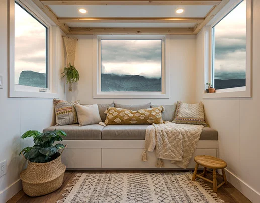 Mobile shipping prefabricated container home on wheels movable trailer house