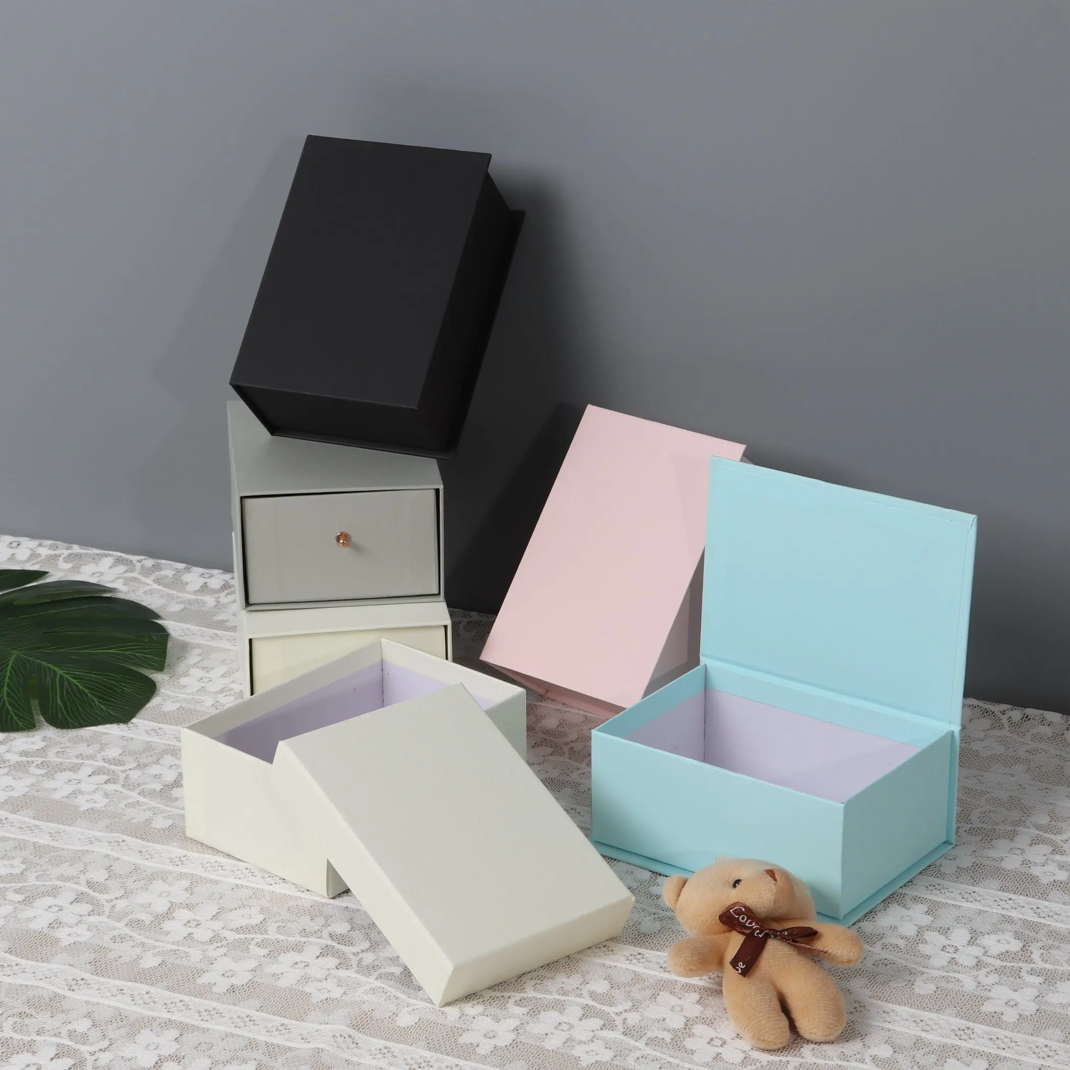 New Hot Magnetic Gift Box Color Collapsible Boxes With Magnetic Lid Closure Luxury Packaging For Boutiques wholesale price