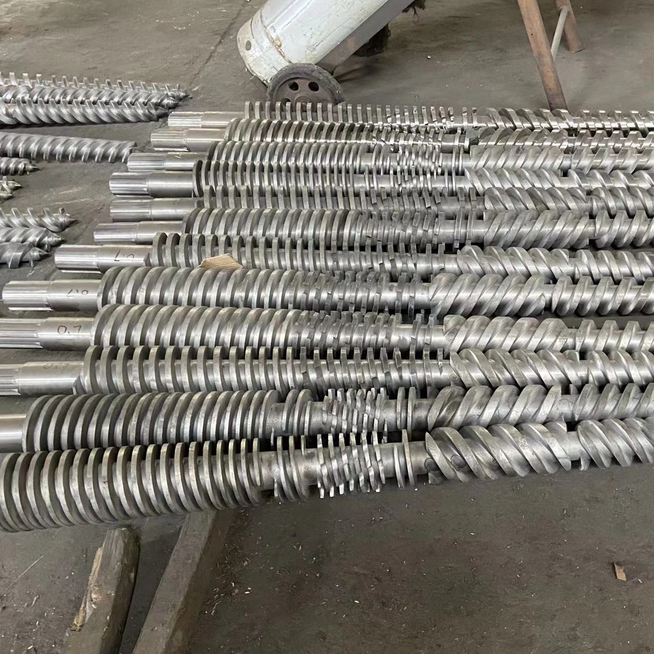 Extruder PVC Extruder Machine Plastic Bimetallic Nitrided Single Parallel Conical Twin Screw Barrel