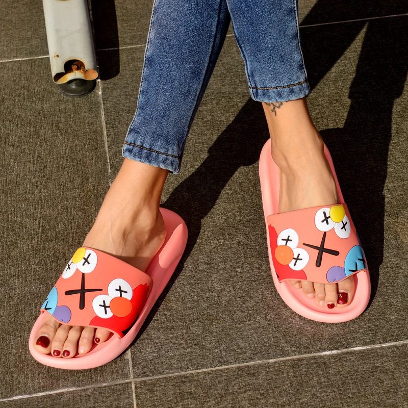  Красочные шлепанцы elmo с граффити для влюбленных скользящая обувь брендовые пластиковые yeez душа и
