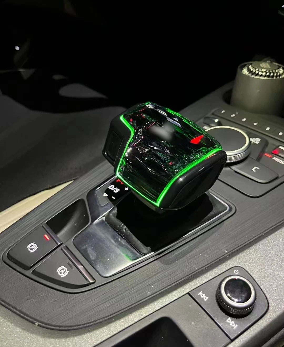 Luxury Crystal Gear Shift LED Light up Crystal Gear Shift Knob Head Sale for BMW 3 4 M series sale for Audi a3 a4 rs3 q5 q8 tt