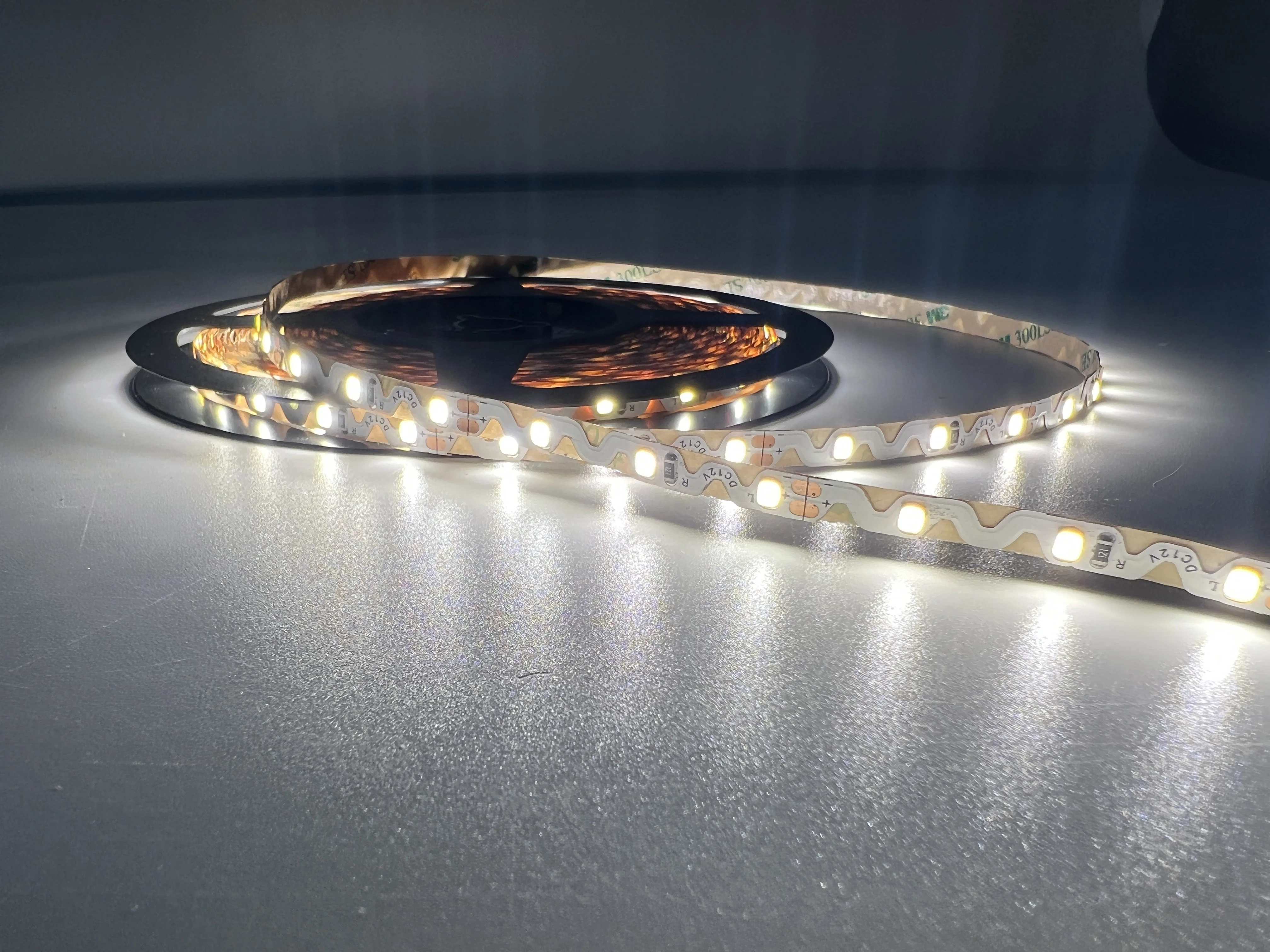 S-образный зигзаг Светодиодная лента 2835 Сгибаемая сенсорный выключатель для мини-освещения