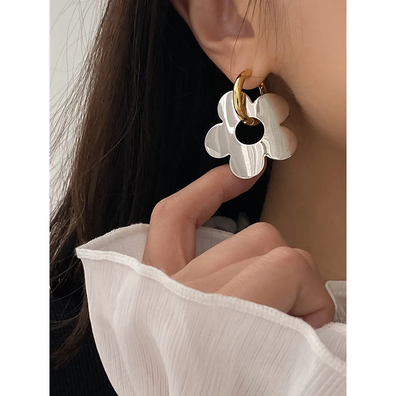 Contrast Color Hollow Big Flower Earrings Double Circle Hoop Earrings for Women Polish French Vintage Minimalist Jewelry 2021