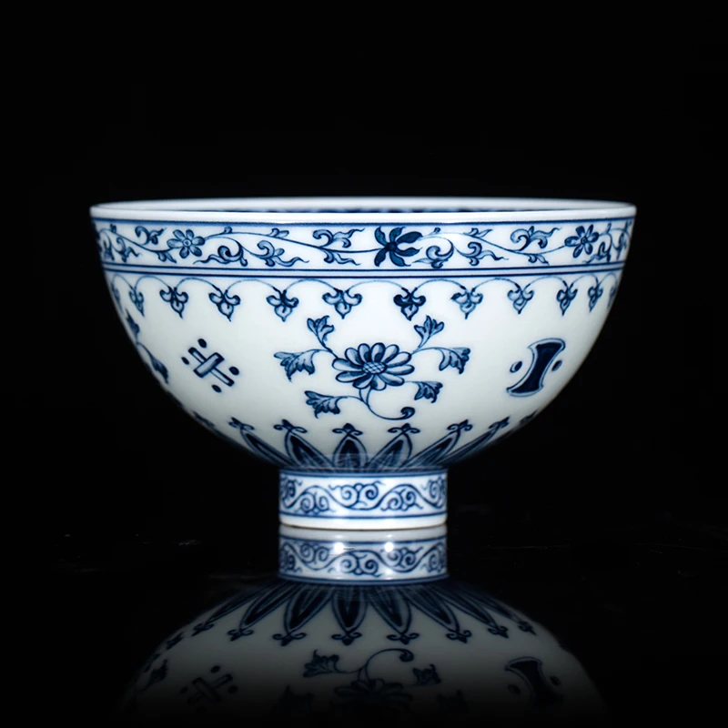 Керамическая чайная чашка в китайском стиле кунг-фу Jingdezhen ручной работы обернутая цветами с куриным сердцем синяя и белая фарфоровая