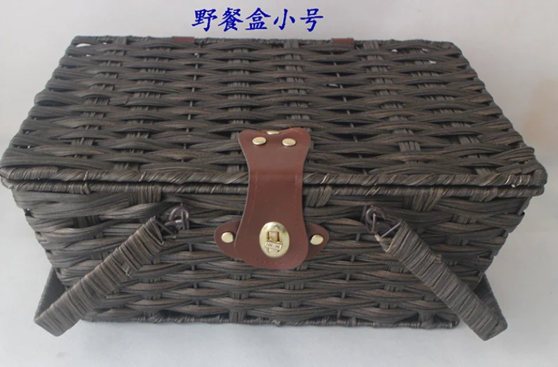 Gemmaart Wicker Picnic Basket with Wooden Lids Large Picknick Hamper with Handle for Camping Valentine Day Birthday Brown