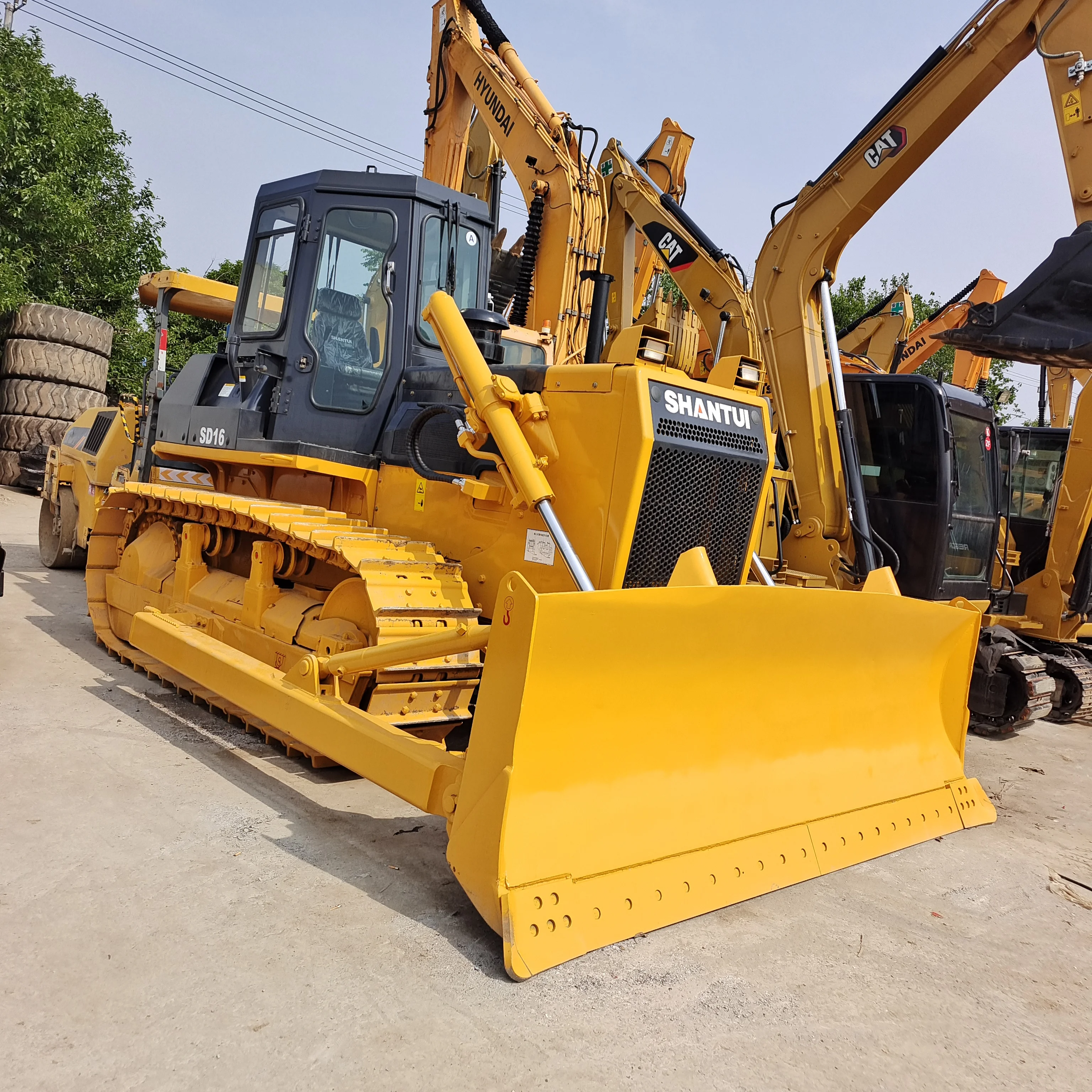 SHANTUI 220HP SD22 Crawler Rock Bulldozer 320Hp Shantui Bulldozer SD16 SD32 On Sale
