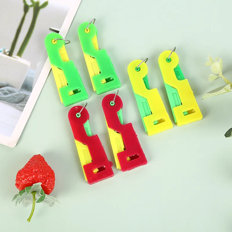 Wholesale Random Color Plastic Needle Threader For The Elderly Stitch Insertion Tool Automatic Needle Threader