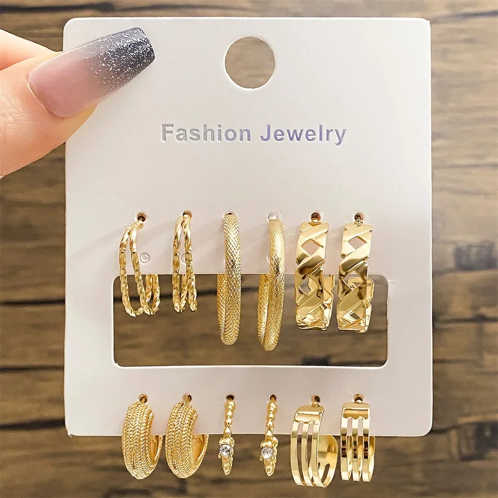 2024 New Gold Vintage Butterfly Pearl Hoop Earrings Set Metal Butterfly Dangle Earrings for Women Simple Trendy Party Jewelry