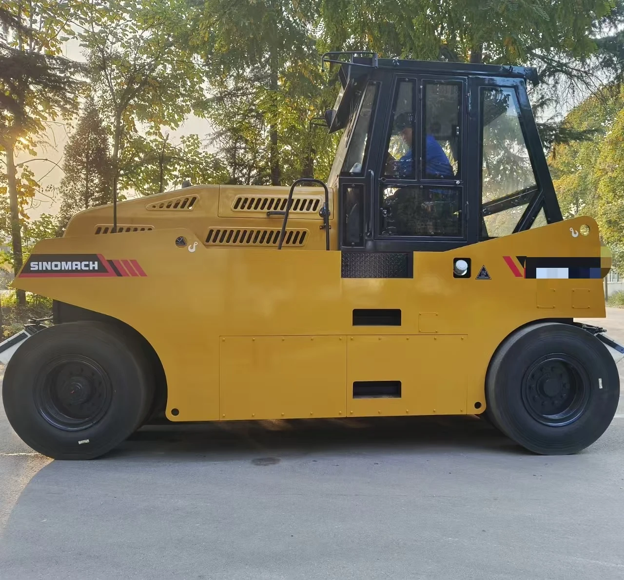 GYR262 резиновый колесный дорожный каток для ремонта дорог