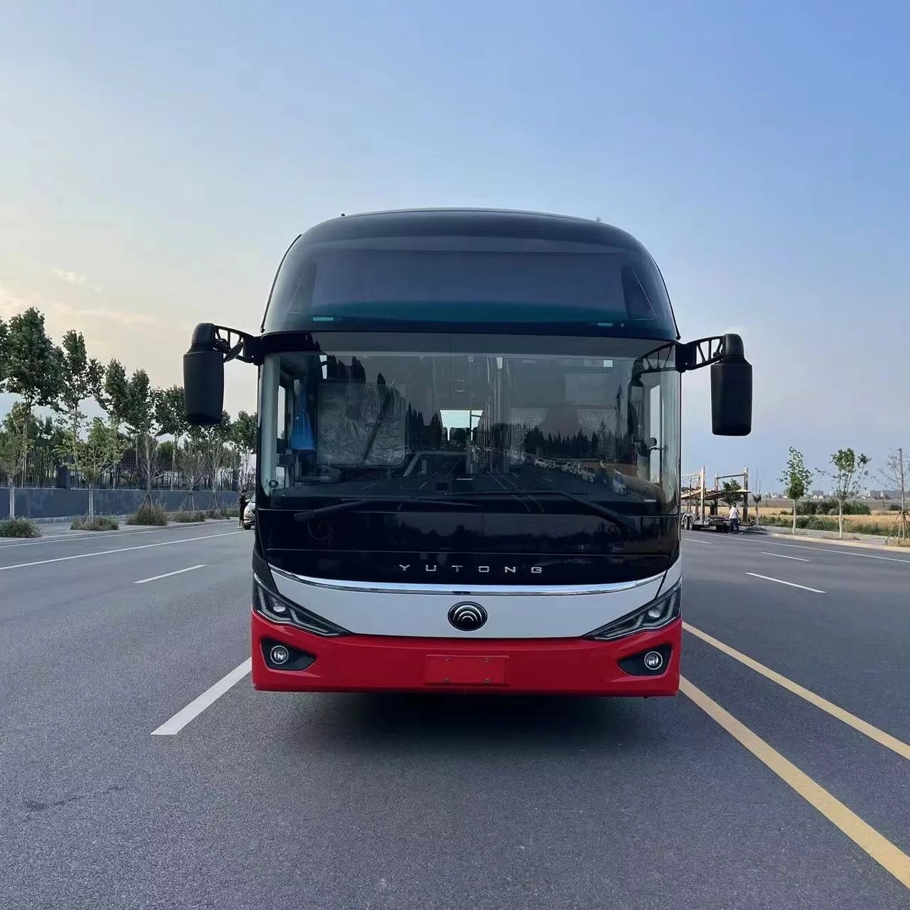 Used Yu-tong City Buses ZK6137 Double Rear Axles Long Distance Bus with Luxury 56 Seats Second Hand Coach Buses for Sale