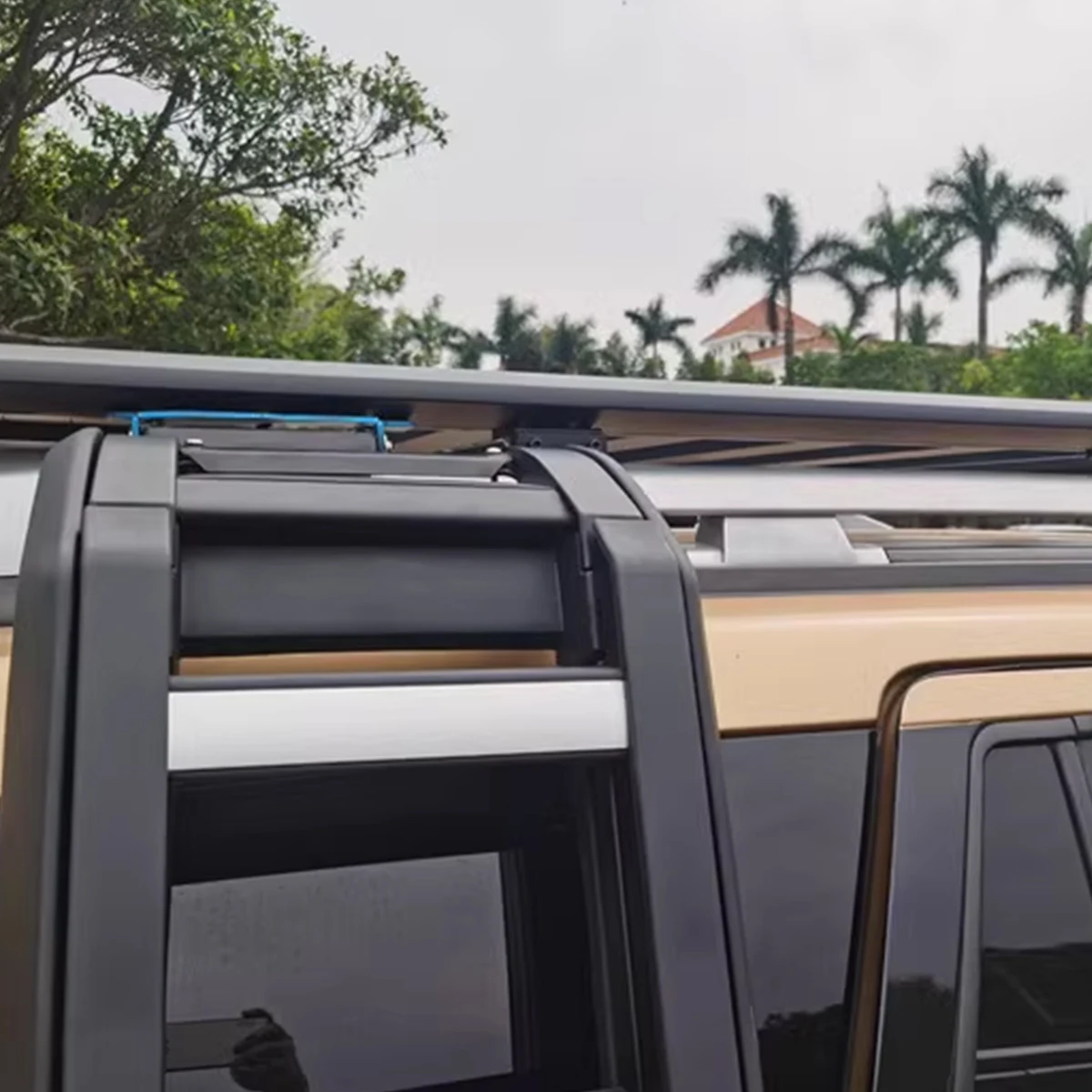 Adapted specifically for Nissan Tuda roof luggage compartment, car luggage rack, roof rack storage box, car travel