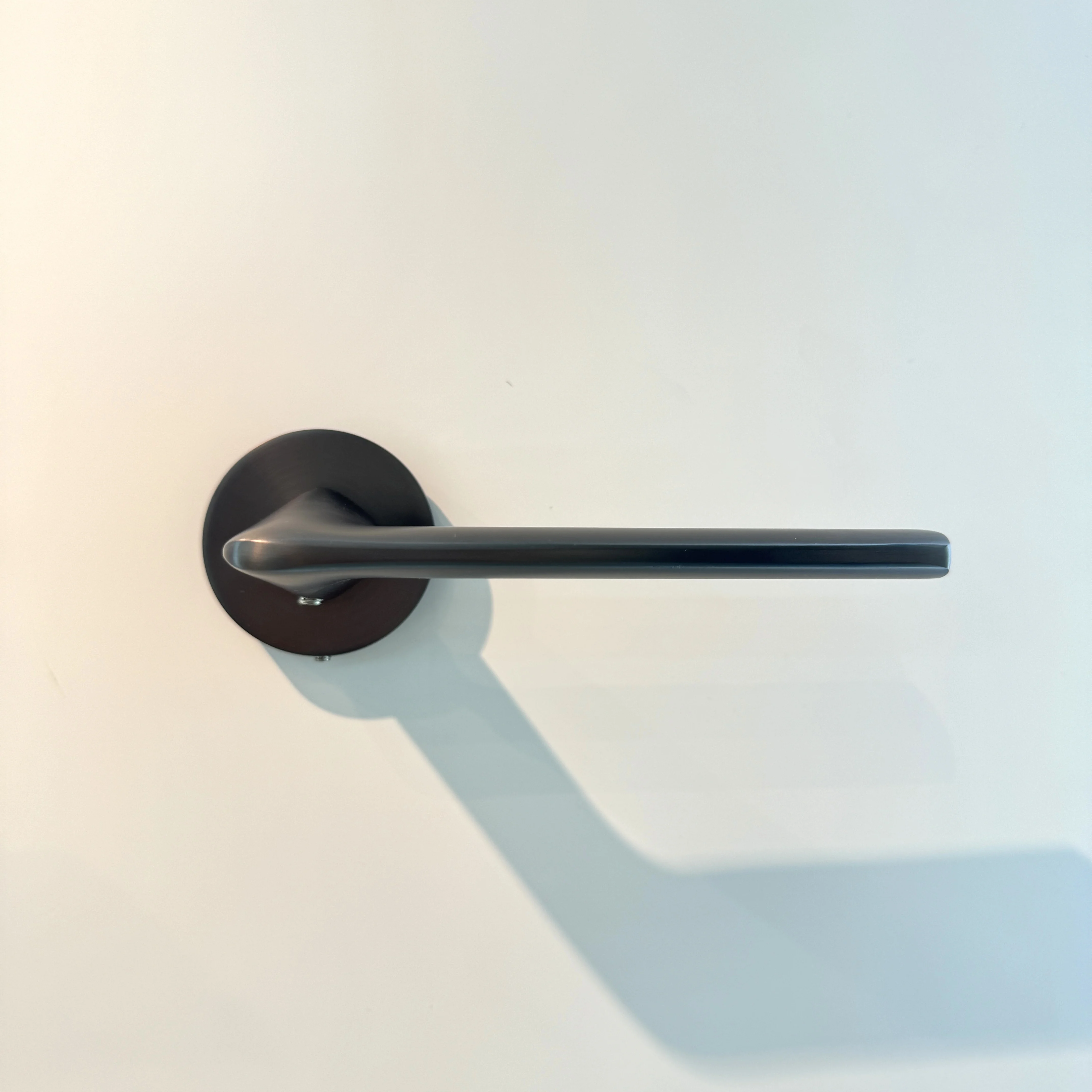 High Quality Simple Silent Modern Design Classic Lever Black Aluminium Door Handle For Interior Door