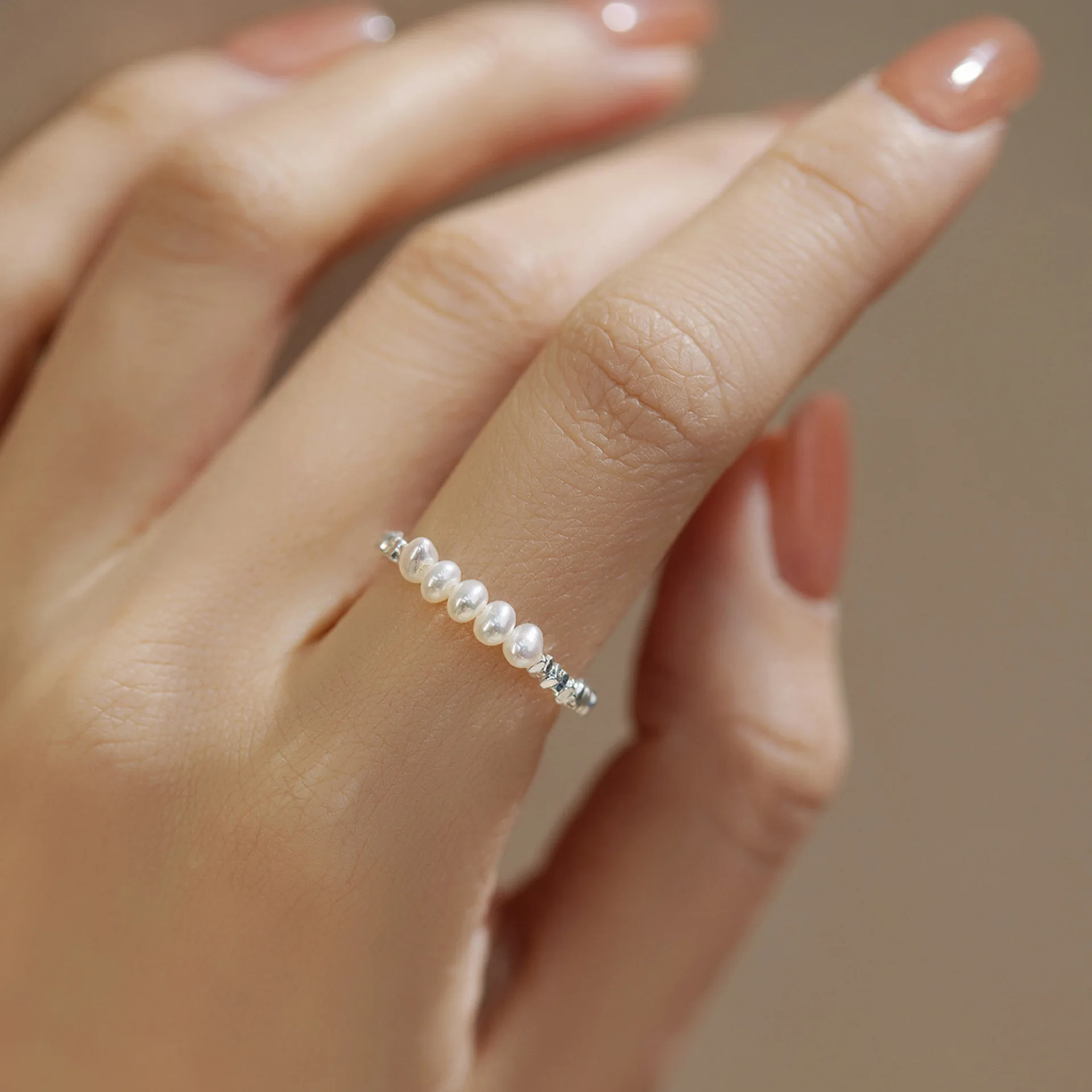 Factory Direct Delivery pearl ring hot sale round white pearl decorate silver ring wholesale