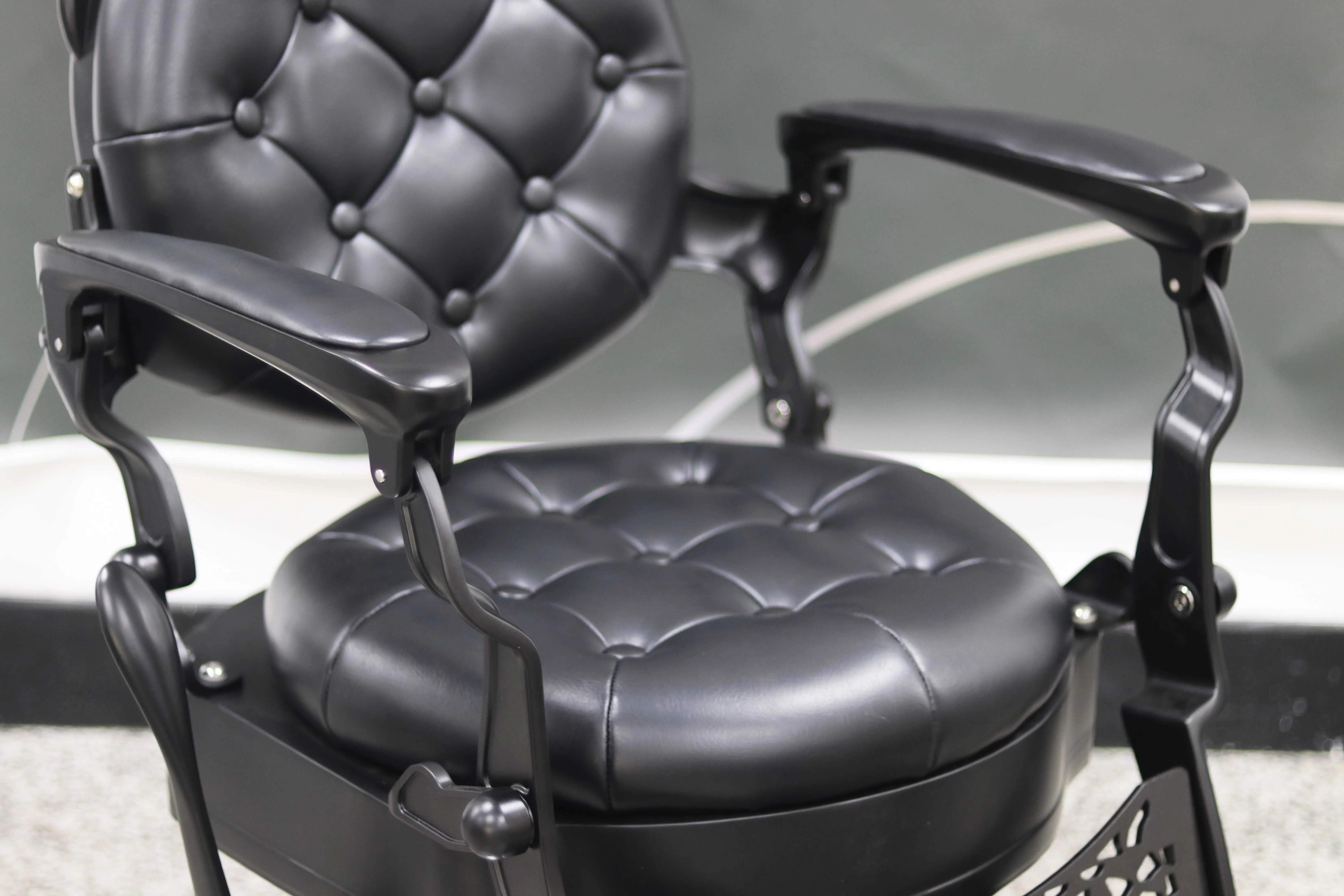 Antique Massage Barber Chair Durable Portable Pink Synthetic Leather Salon Furniture for Sale