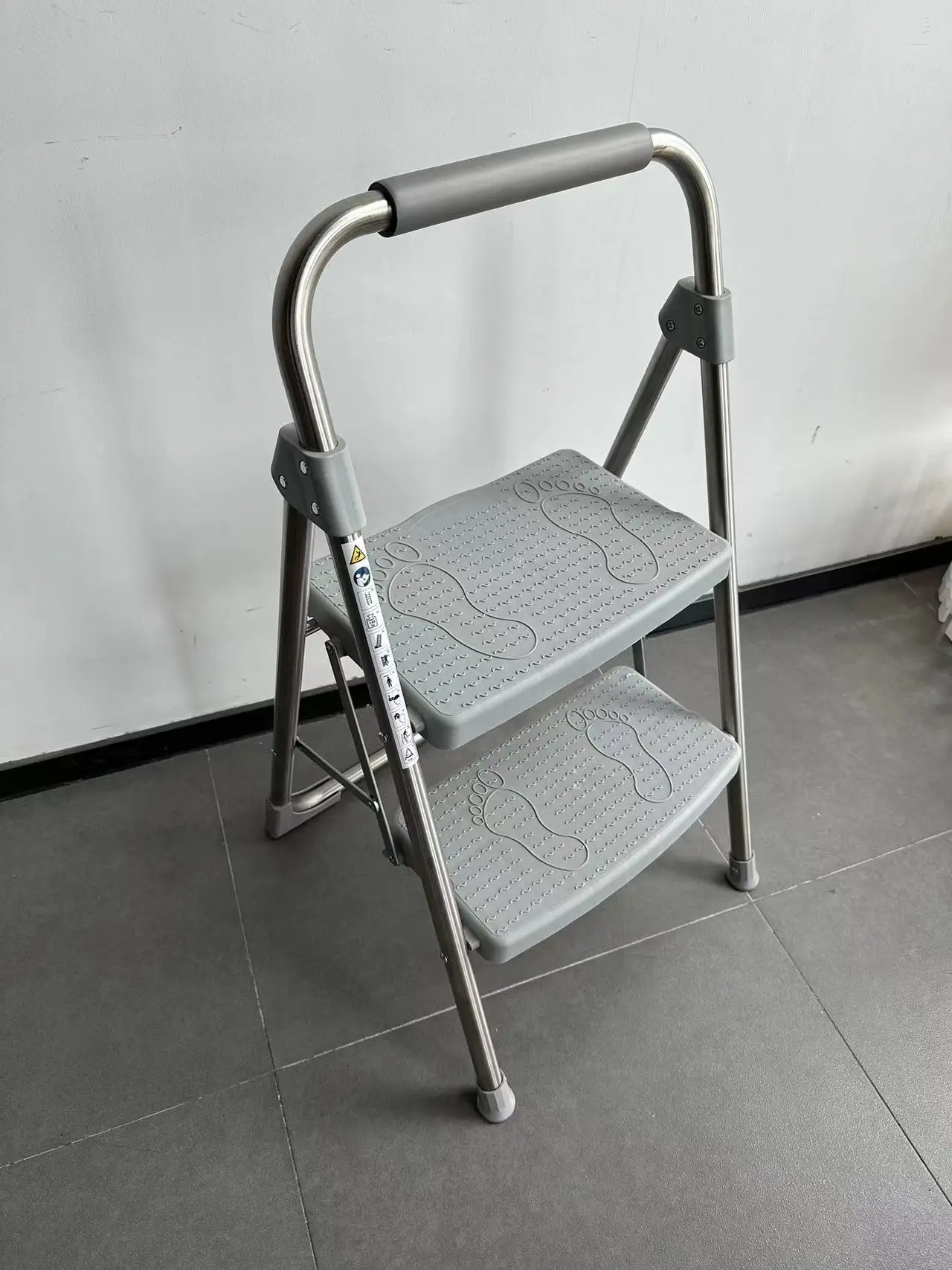 2023 new style two step household ladder stainless steel step ladder with 150kgs safe standard for home use