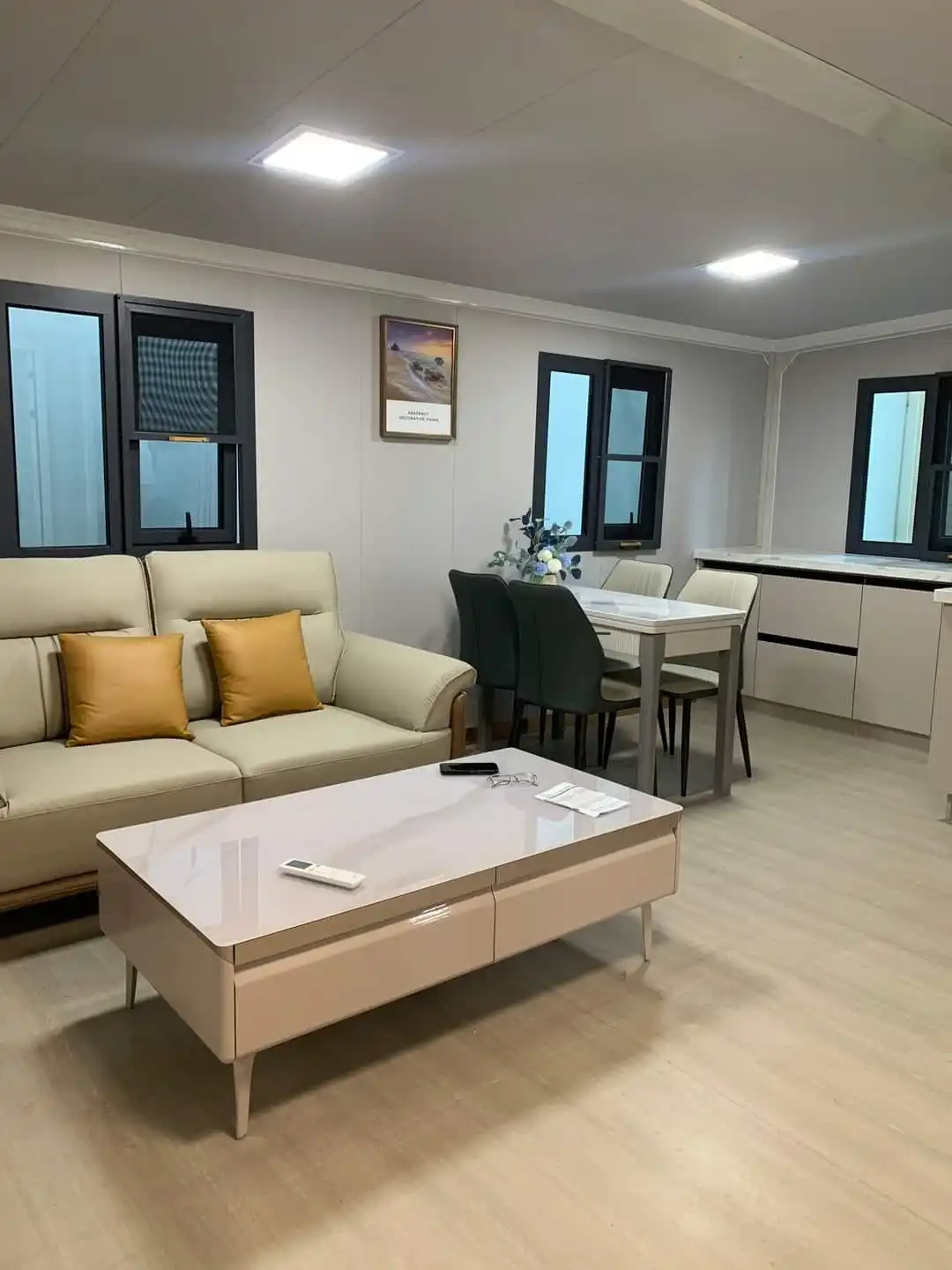 Luxury Expandable 40ft Container House 2 Bedroom 1 Bathroom Prefabricated Modular Office Home Steel Sandwich Panel 20ft 40ft