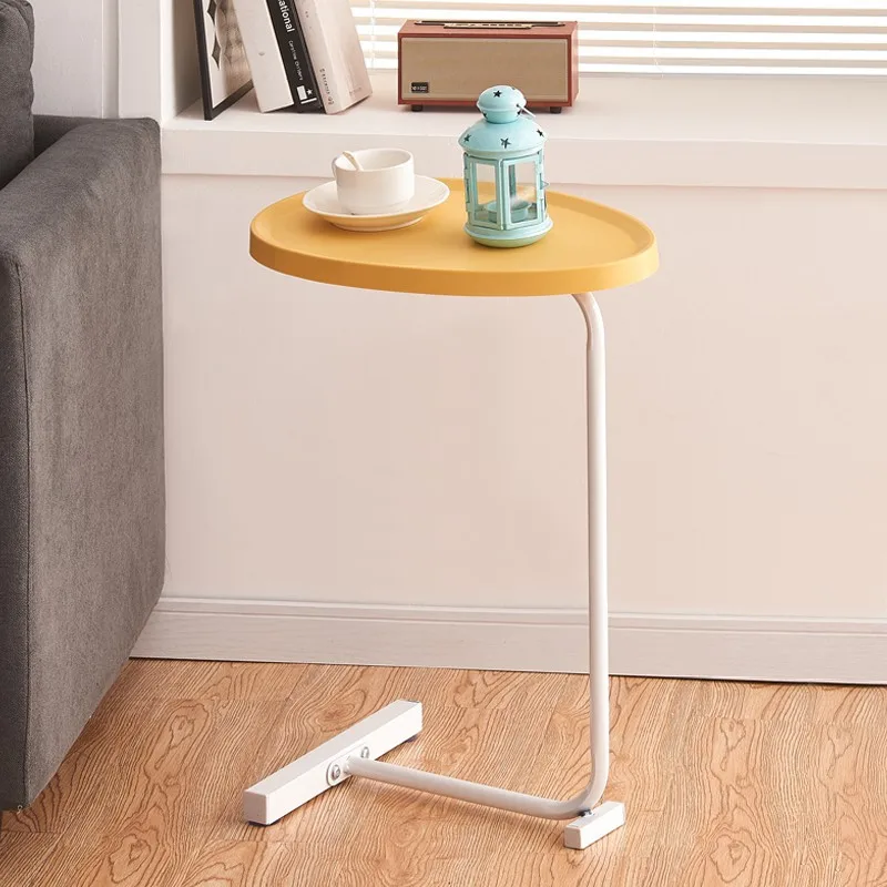 Гостиная домашняя спальня небольшая гостиная домашний диван чайный столик прикроватный мини-балкон современный угловой журнальный