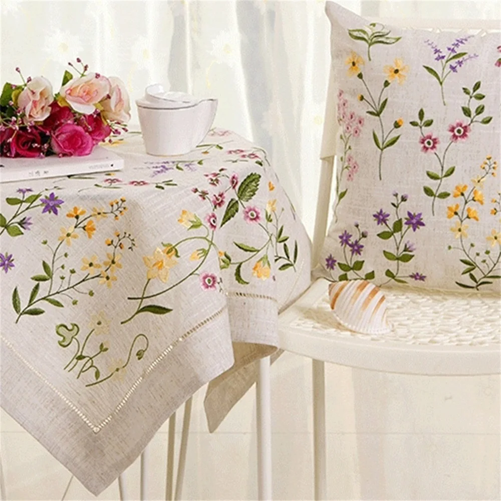 Factory cheap 100% polyester christmas embroidered lace table tablecloth