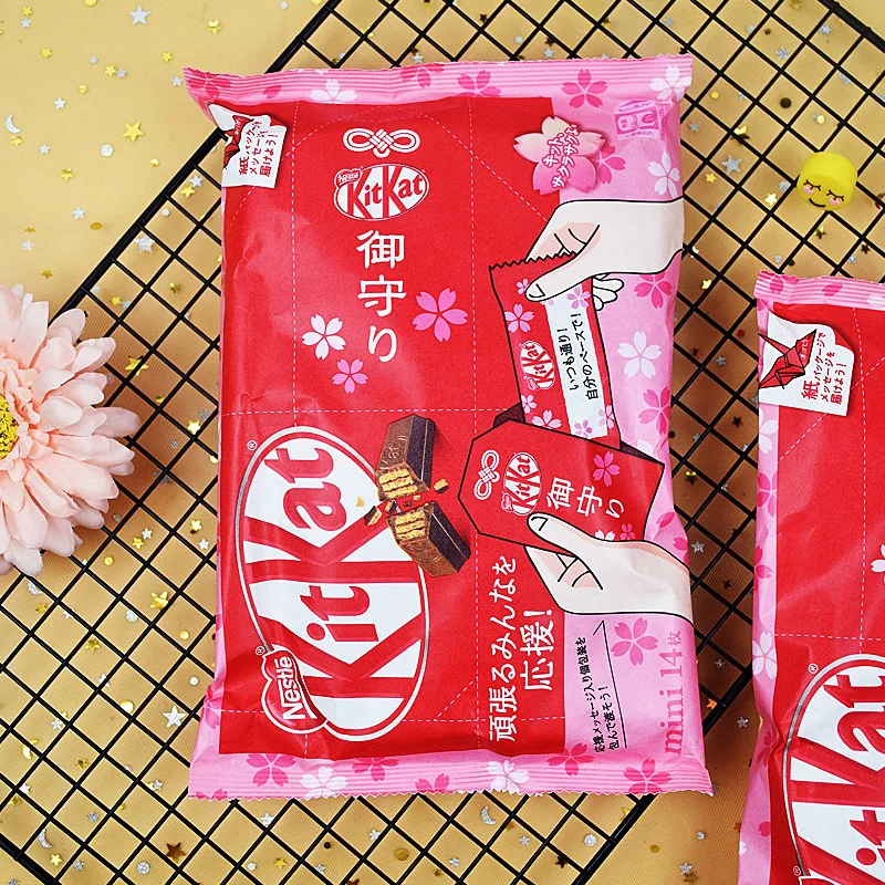 Dark chocolate strawberry wafer biscuit wafer snack biscuit au chocolat japanese candy