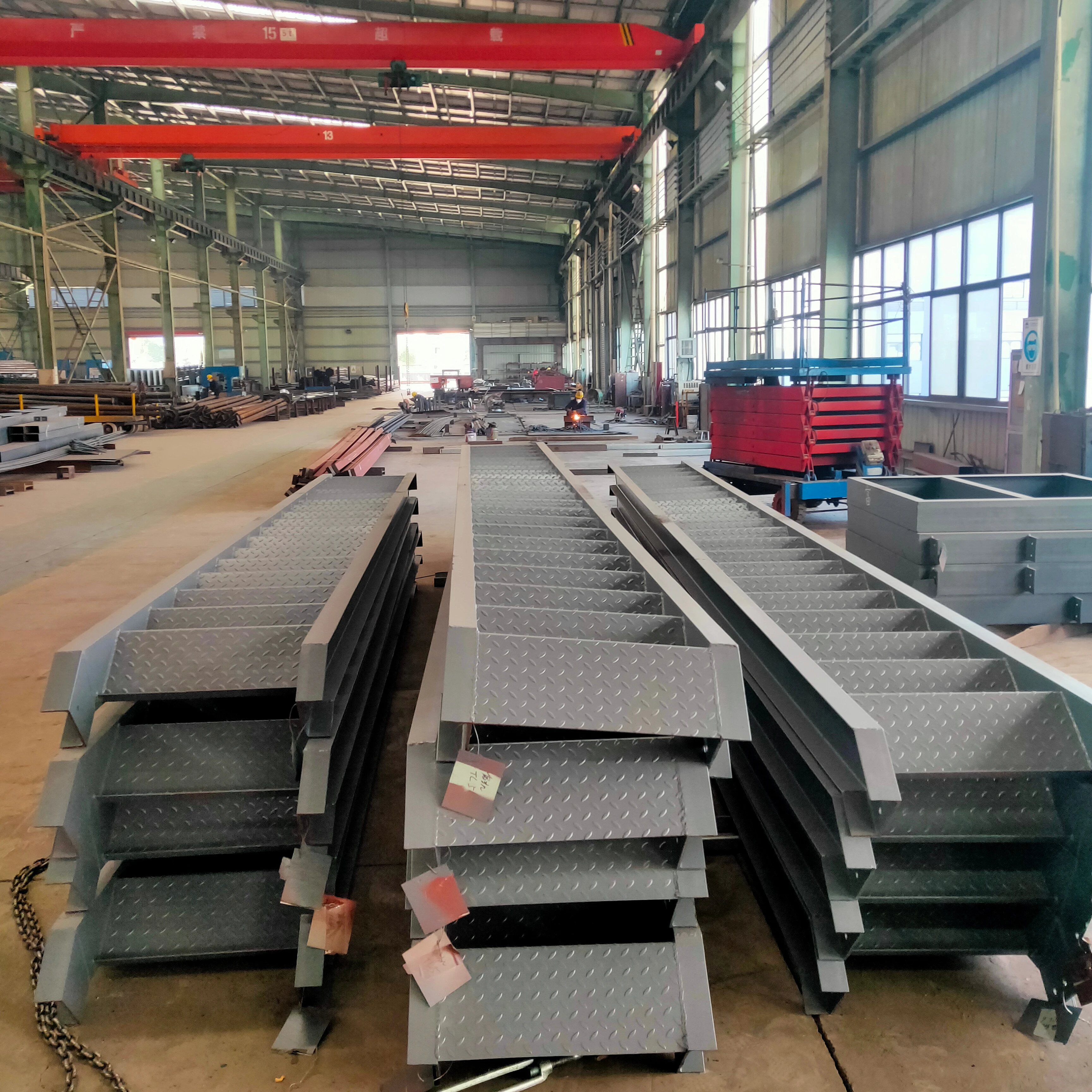 China Prefabricated Steel Structures Workshop / Workshop Matched With Stairs Spiral Staircase With CE