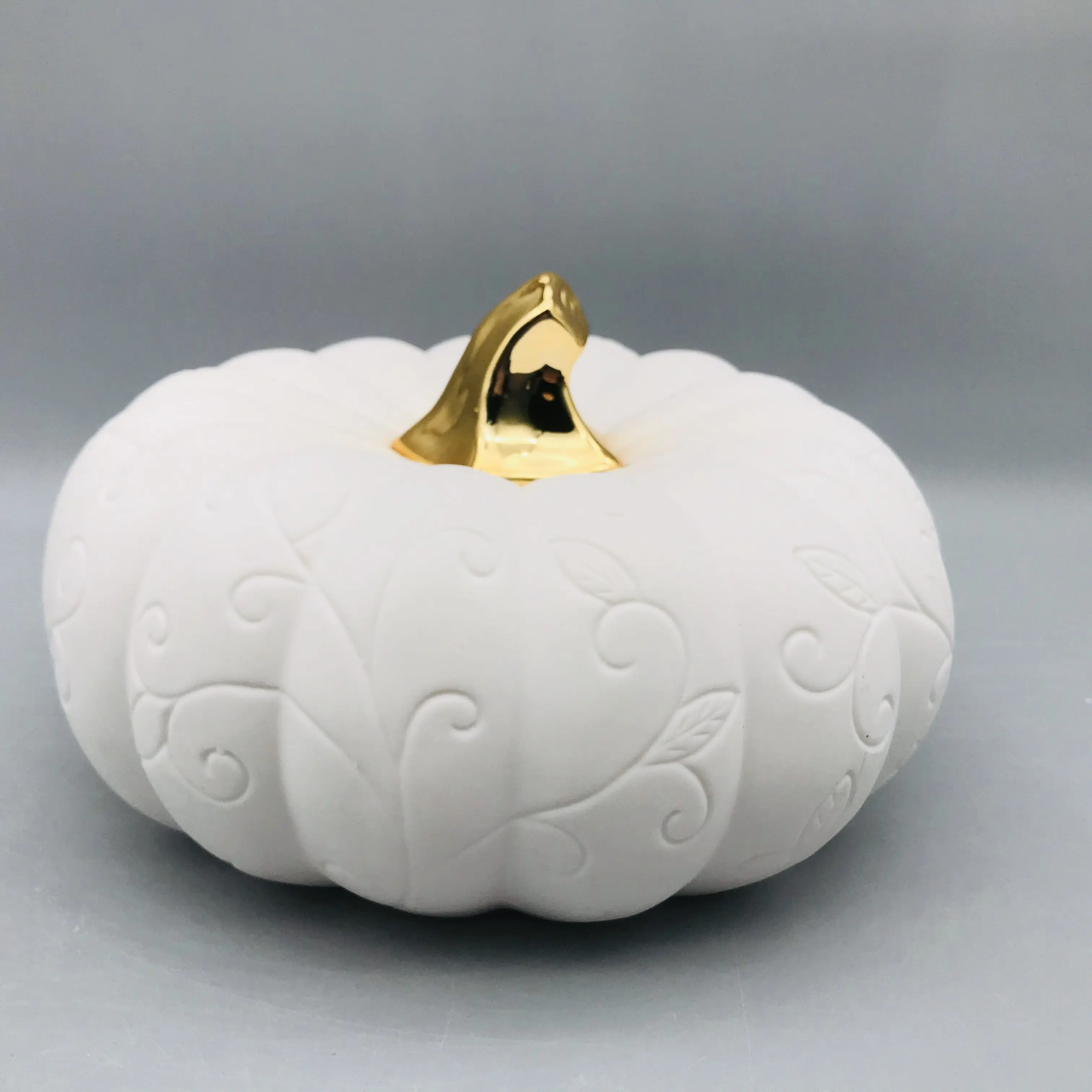 China manufacturer home decor porcelain Halloween flat pumpkin LED