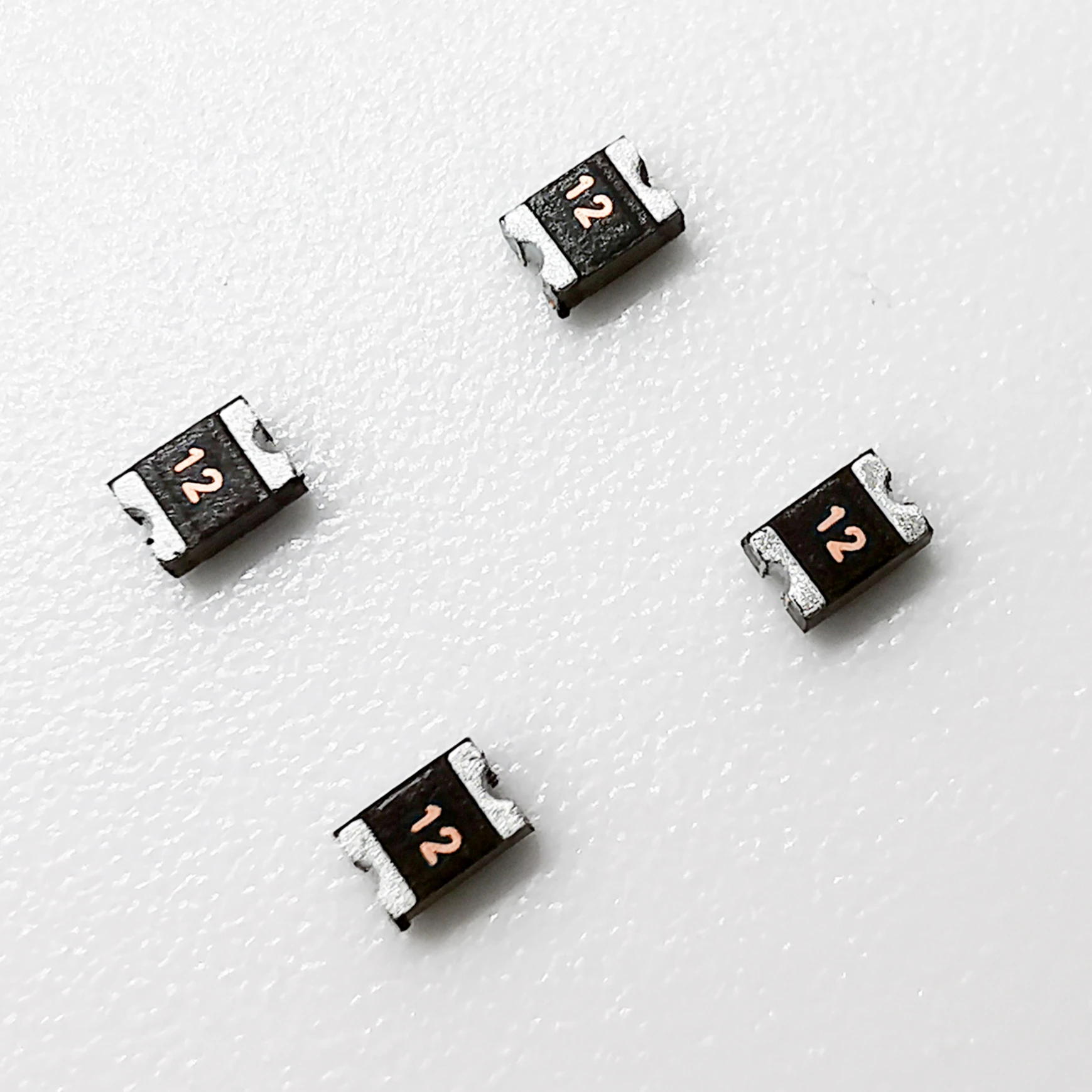 Chinese manufacturer sells high quality SMD0805R125SF 6V, 1.25A automotive plug-in ANS Midi fuse