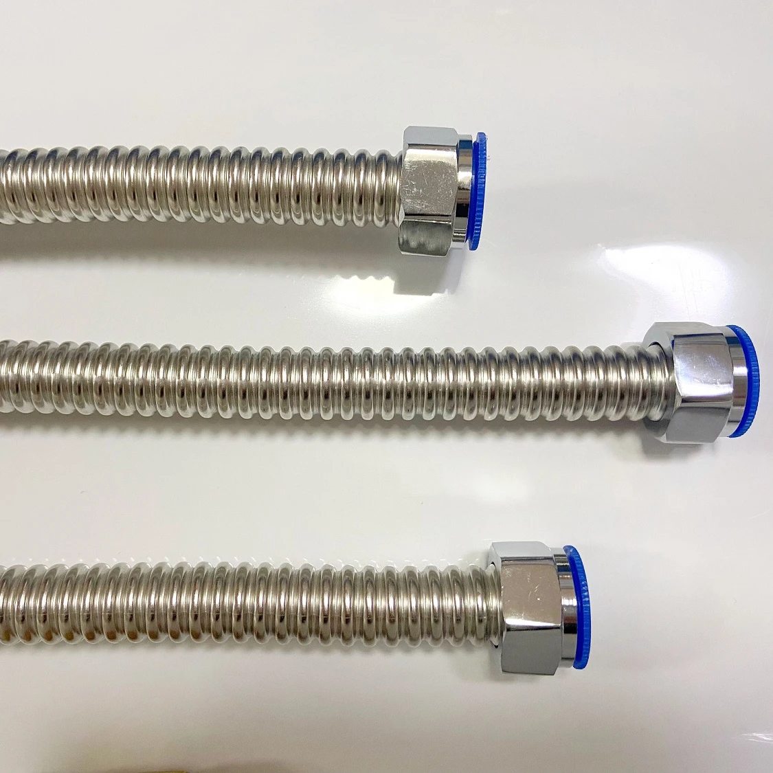 Гибкие гофрированные соединители FIP x 24 дюйма из нержавеющей стали для шланга нагревателя горячей воды 3/4