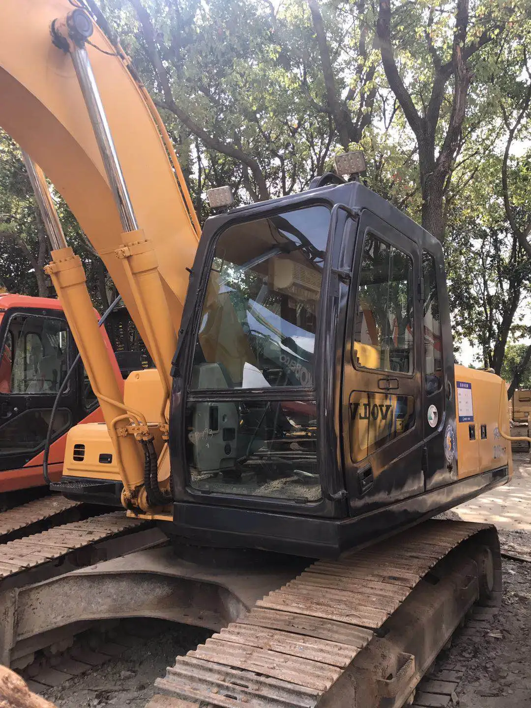 USED CONDITION HIGH QUALITY HYDRAULIC EXCAVATOR FOR SALE USED HYUNDA 215LC-7 CRAWLER CRANE FOR SALE