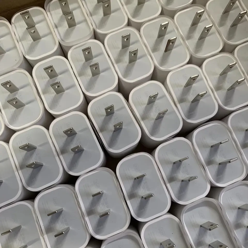 Factory Custom Wholesale Mobile Phone Data Cable And Power Adapter 20W PD Fast Charging USB C Charger Set For iPhone