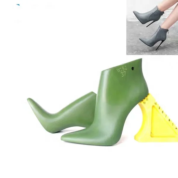 Женские ботинки на очень высоком каблуке 12 см с острым носком, пластиковая обувь