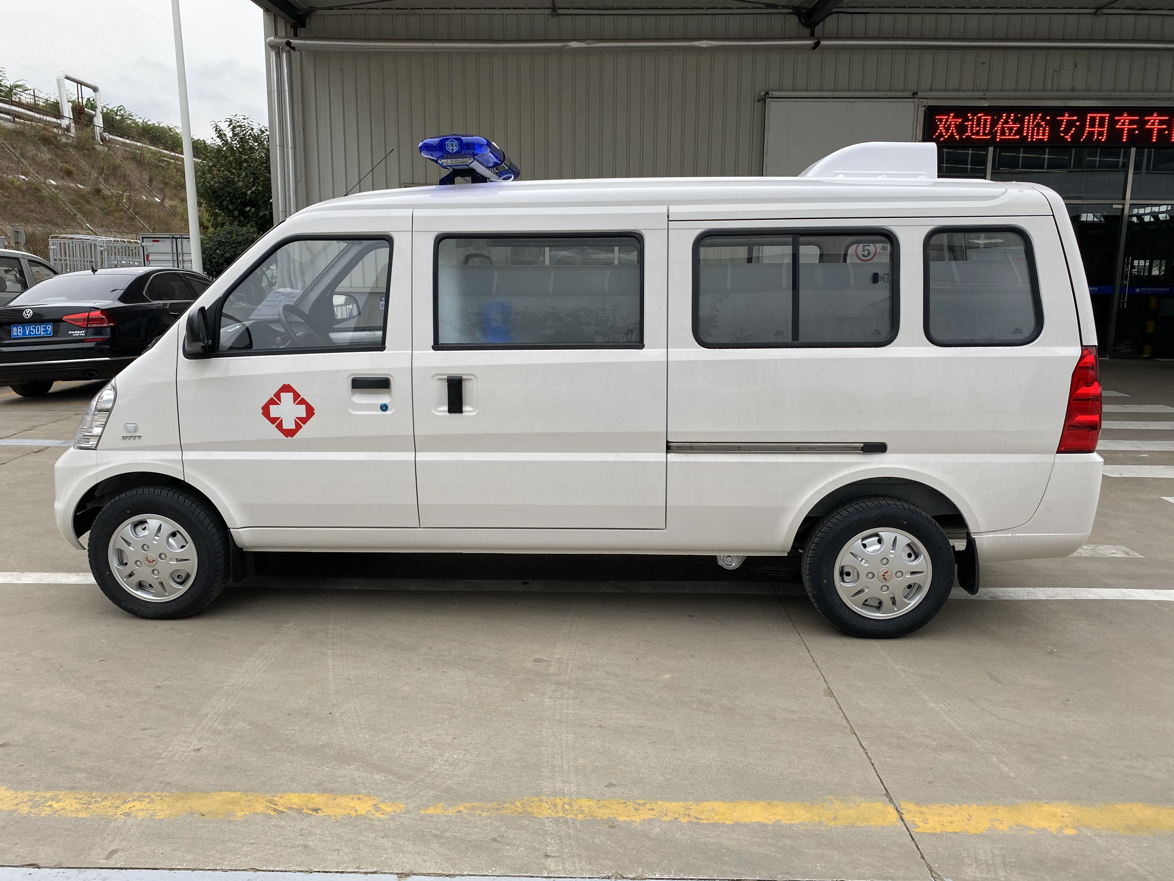 Small size ambulance van medical Car emergency ambulance