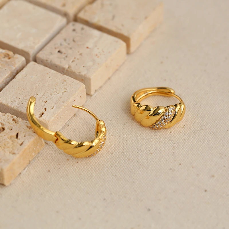 Delicate women earrings hoops thick small vintage 18k gold plated huggie round white  green zirconia jewelry hoop earrings