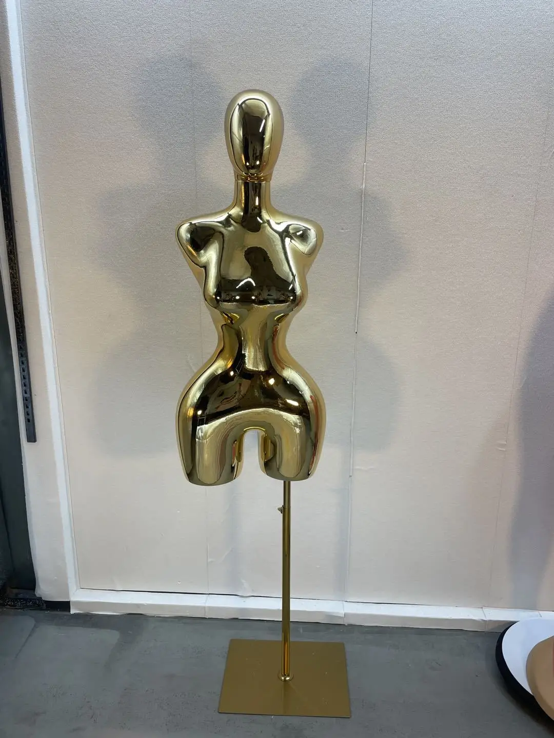 Роскошный позолоченный женский манекен торса с подставкой | Абстрактный глянцевый дисплей для одежды и нижнего белья