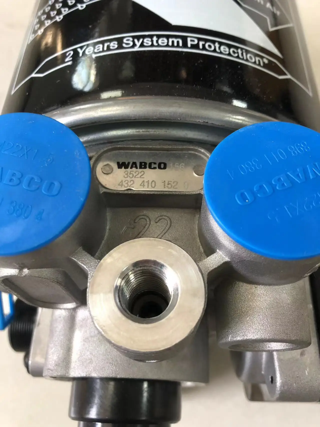 Heavy duty truck parts air compressor air dryer assembly 4324101520