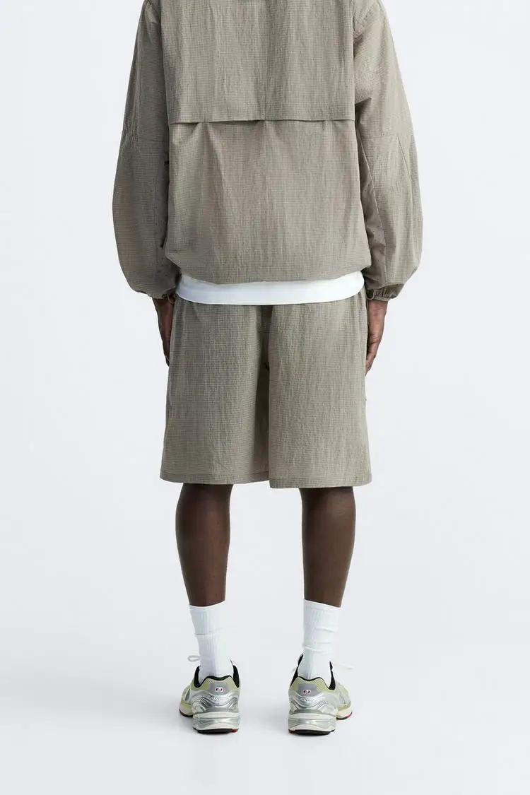 Custom High Quality Nylon Material Wind Breaker Tracksuit Embroidery Logo Windbreaker Tracksuit With Reflective Piping for Men