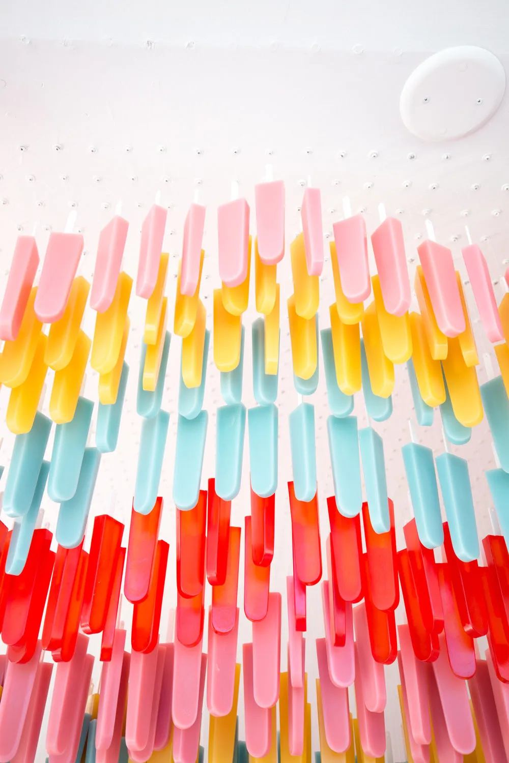 Удивительная мебель для магазина сладостей изготовленная на заказ оборудование дизайн интерьера красочный магазин дисплей