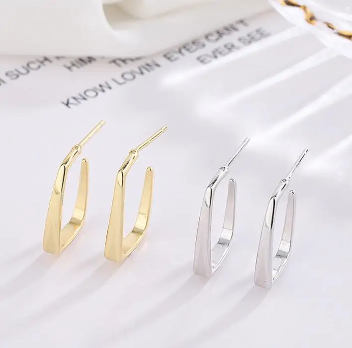 
S925 sterling silver high-grade French female Japanese and Korean very simple cold temperament short geometric square earrings 