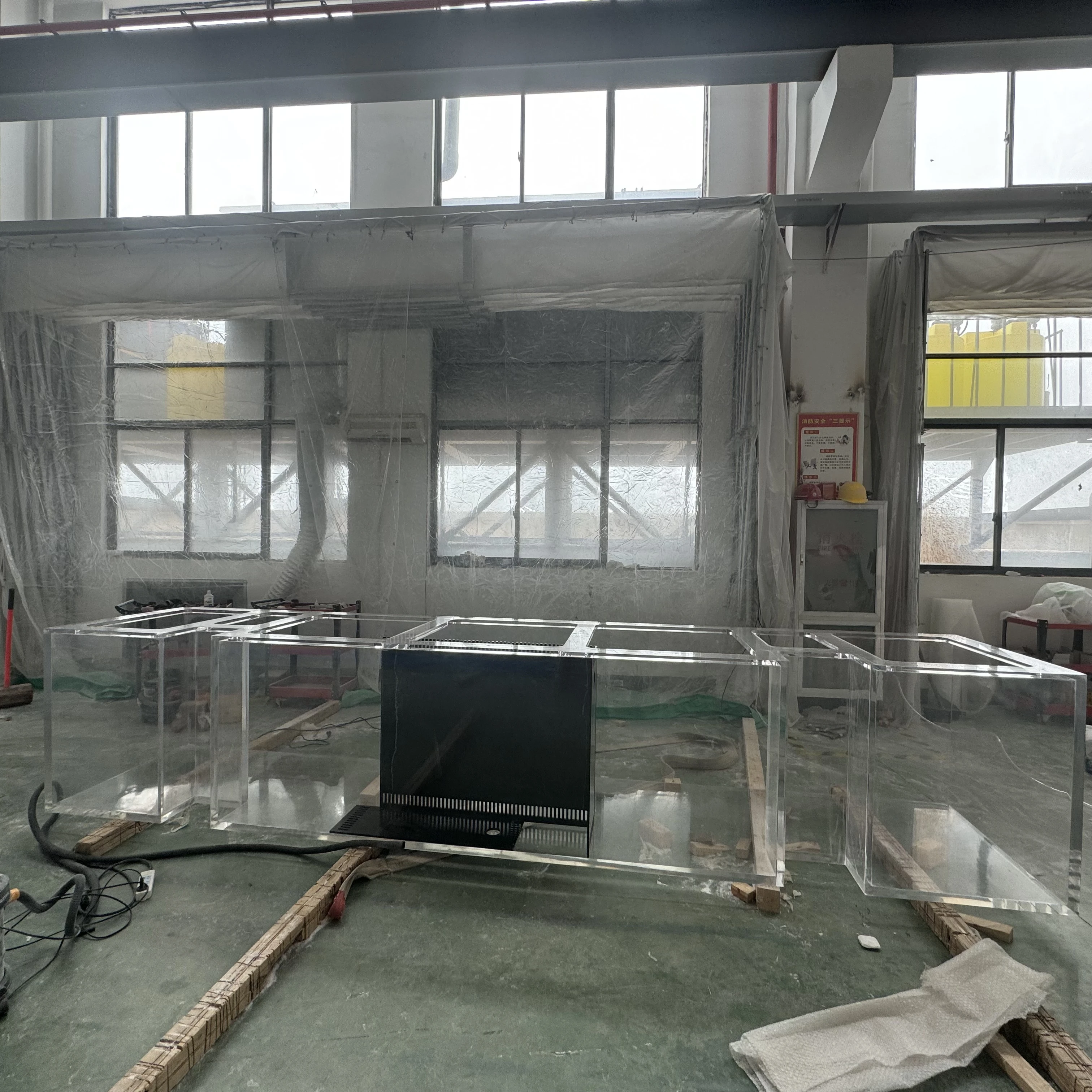 Hot selling malaysia Transparent fish tank custom shape large acrylic aquarium