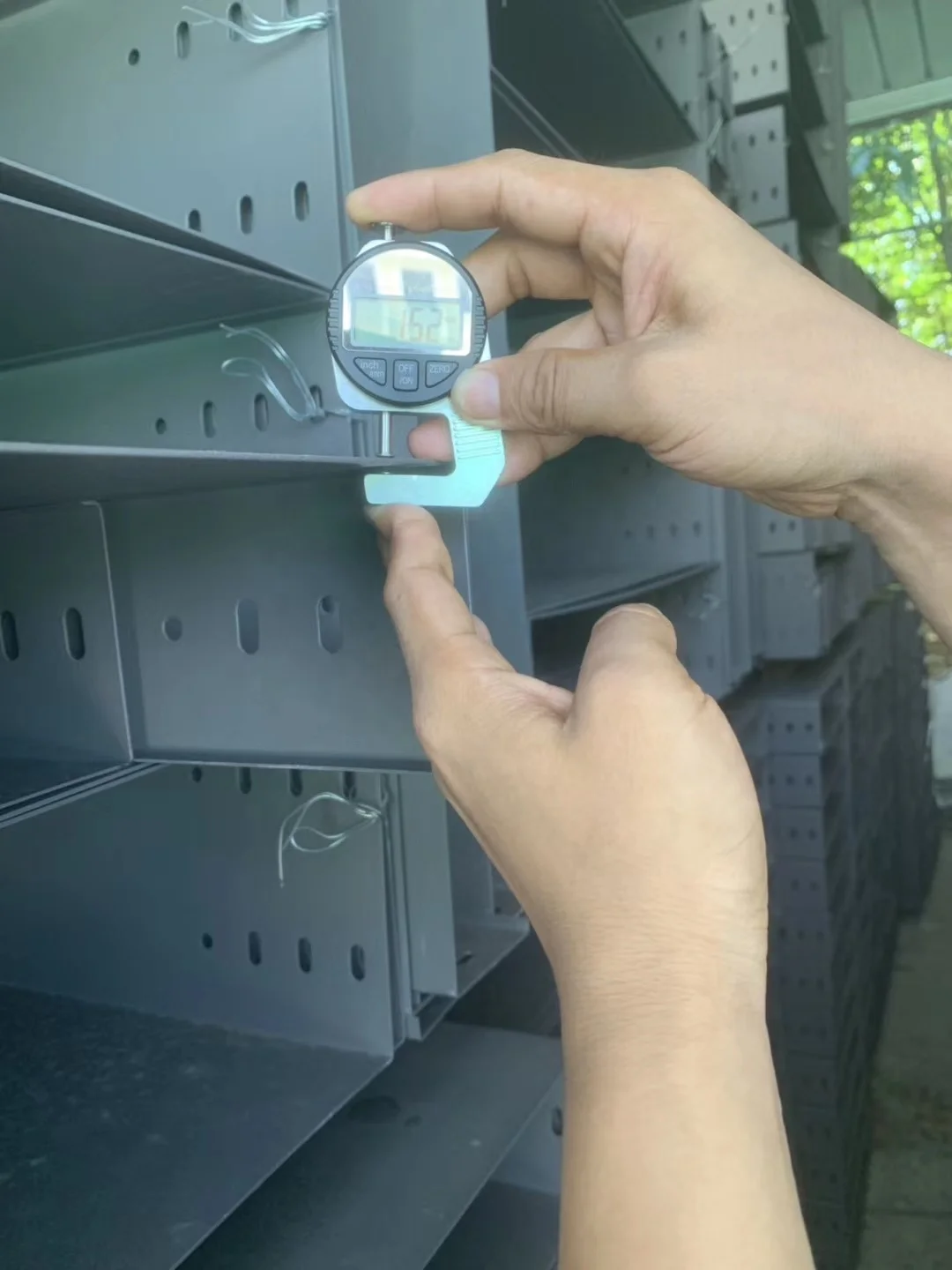 Dulang kabel kepingan tergalvani cable trunking