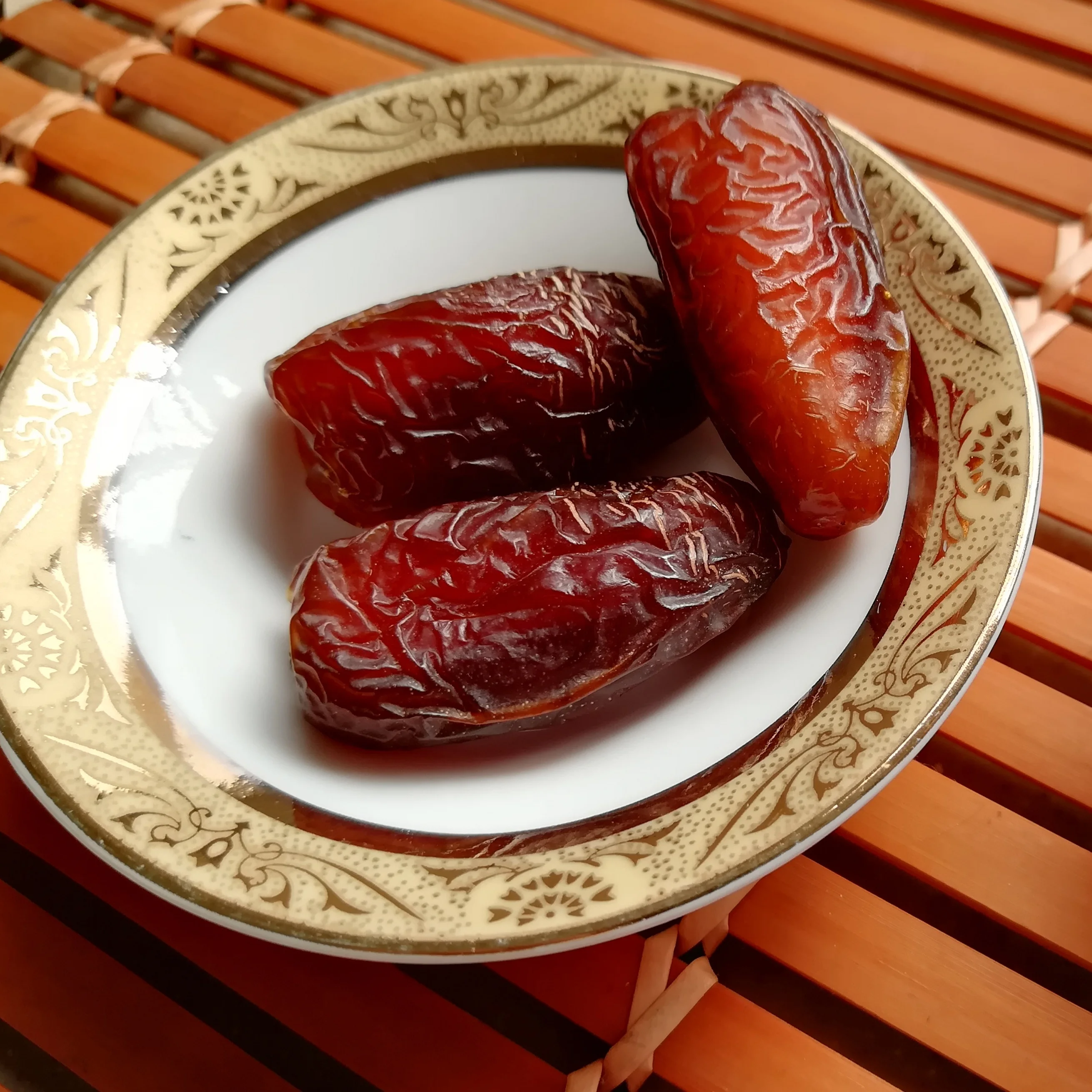 Dakhini dates | 100 % tasty Dates good quality and competitive prices  from Saudi Arabia