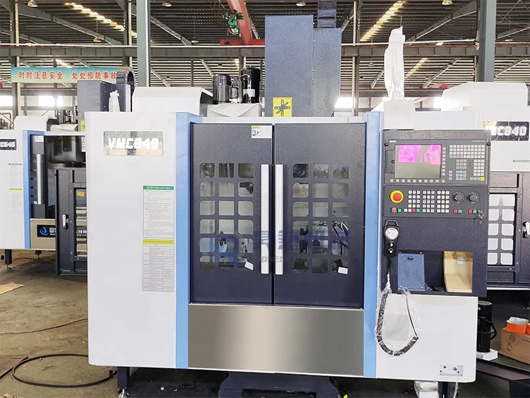 Vertical Metal Small Milling Machine CNC Vmc 640 Mini Machining Center