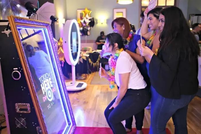 2022 Hot Sale Mirror PhotoBooth Set Wedding Party Rental High Quality Mirror Photo Booth Frame Photo Booth Mirror Booth