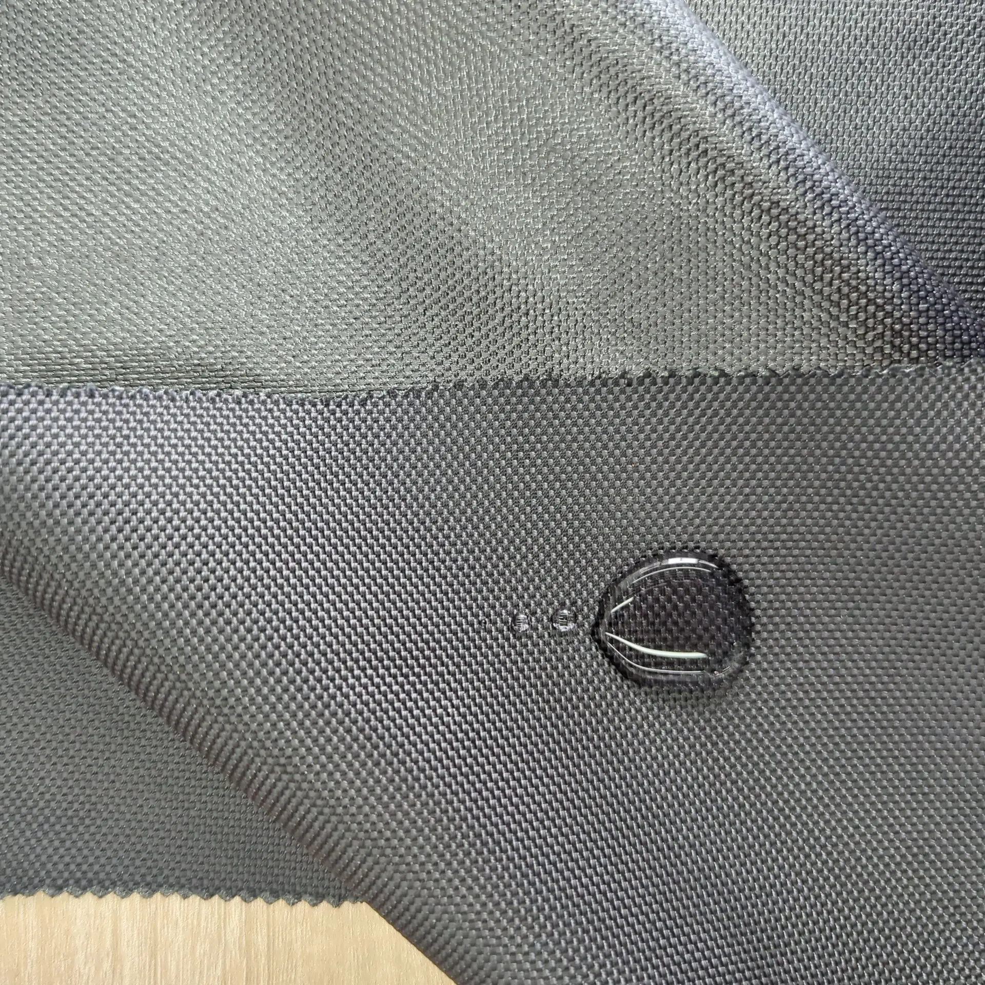 Полисерт из ткани Оксфорд с покрытием 1680D водонепроницаемая ткань для уличного накрытия автомобиля