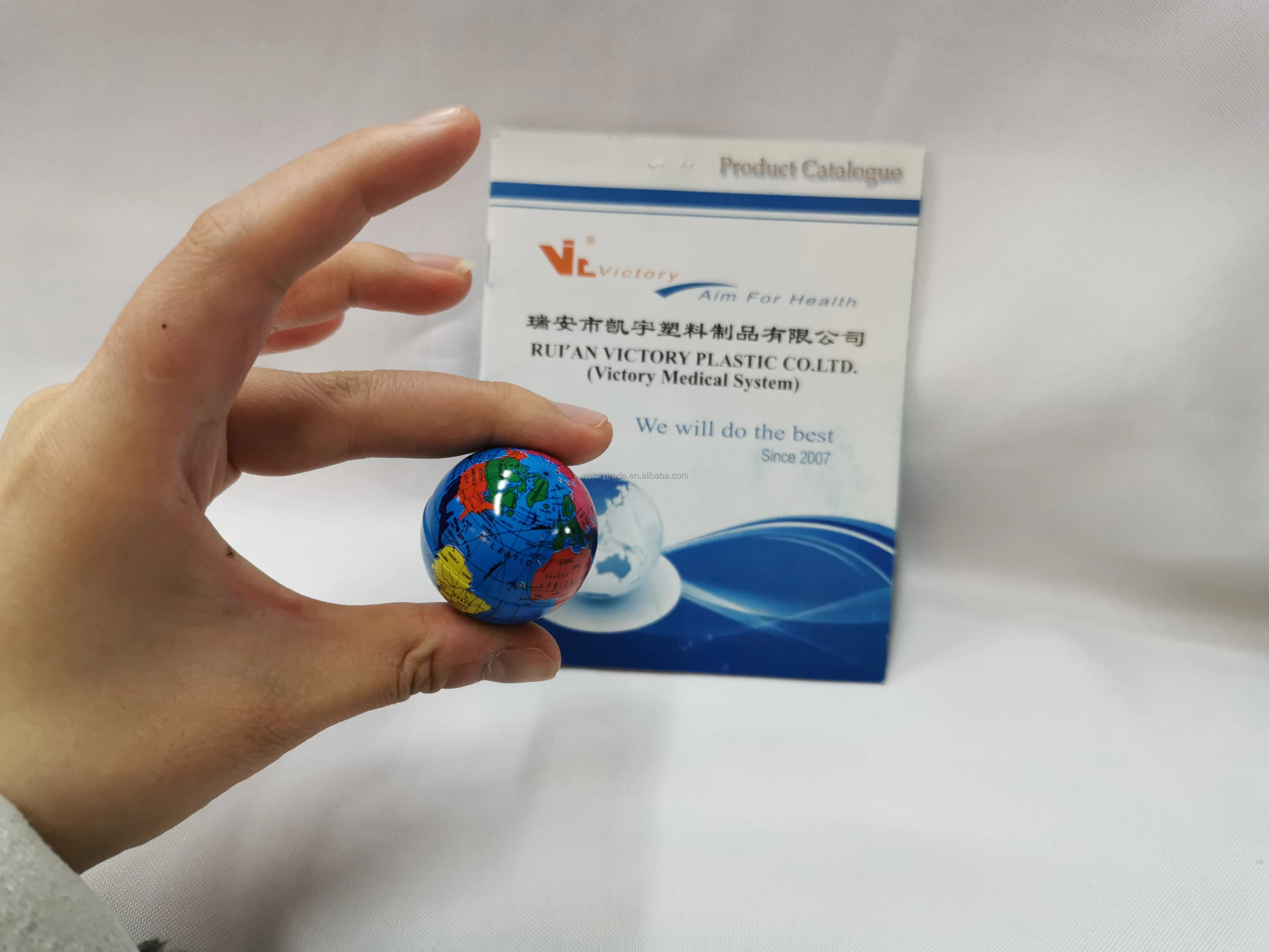 V-PCH06 Promotional Desktop Ornament Globe Shape Magnetic Paperclip Holder For School Office