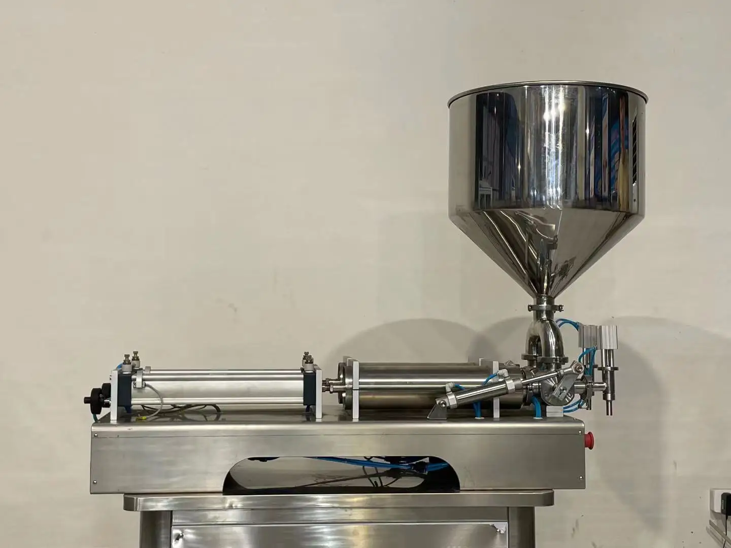 Water bottle filling machine or production line