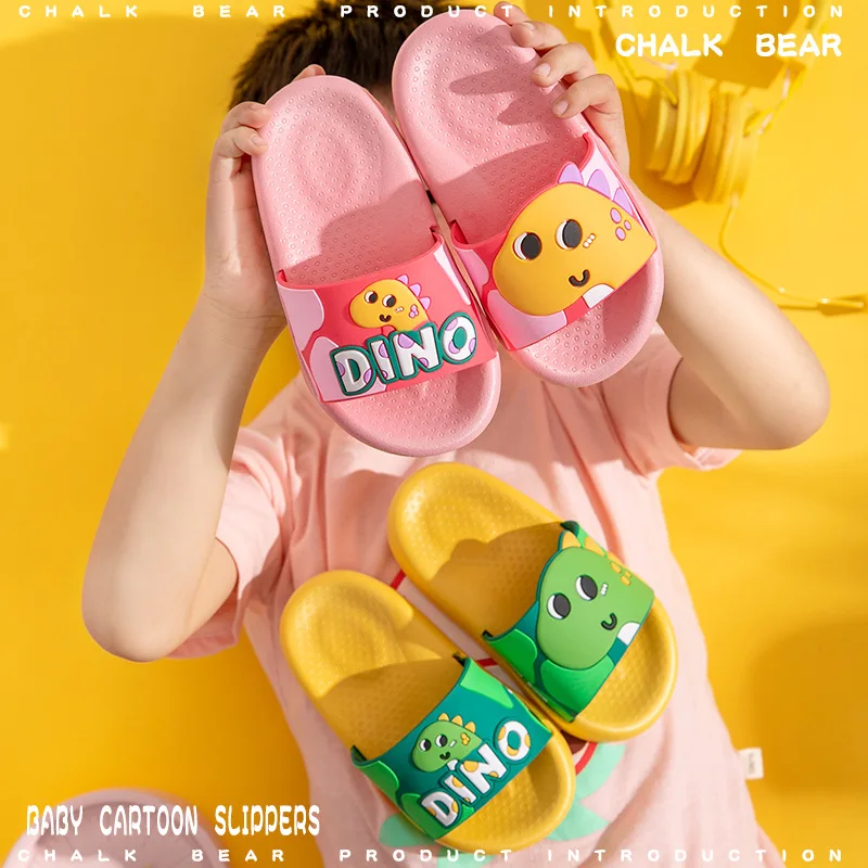 Новинка 2022, детские сандалии с мультяшным рисунком, летняя обувь с дырками, нескользящая обувь на мягкой подошве из ЭВА, портативная детская обувь с дырками