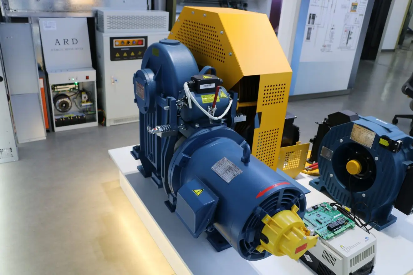 Sigma Manufacture Control System Accessory Geared Elevator Motor Traction Machine