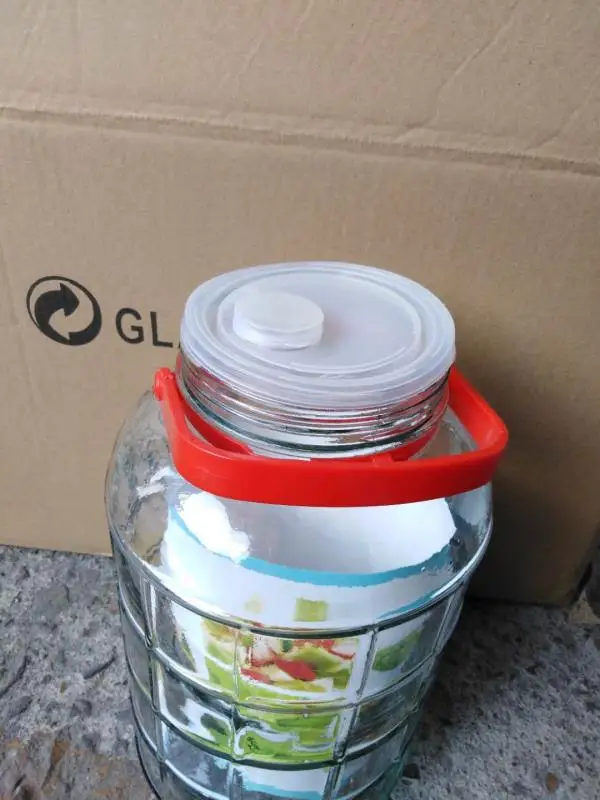 8L square strip glass wine jar with plastic screw  lid