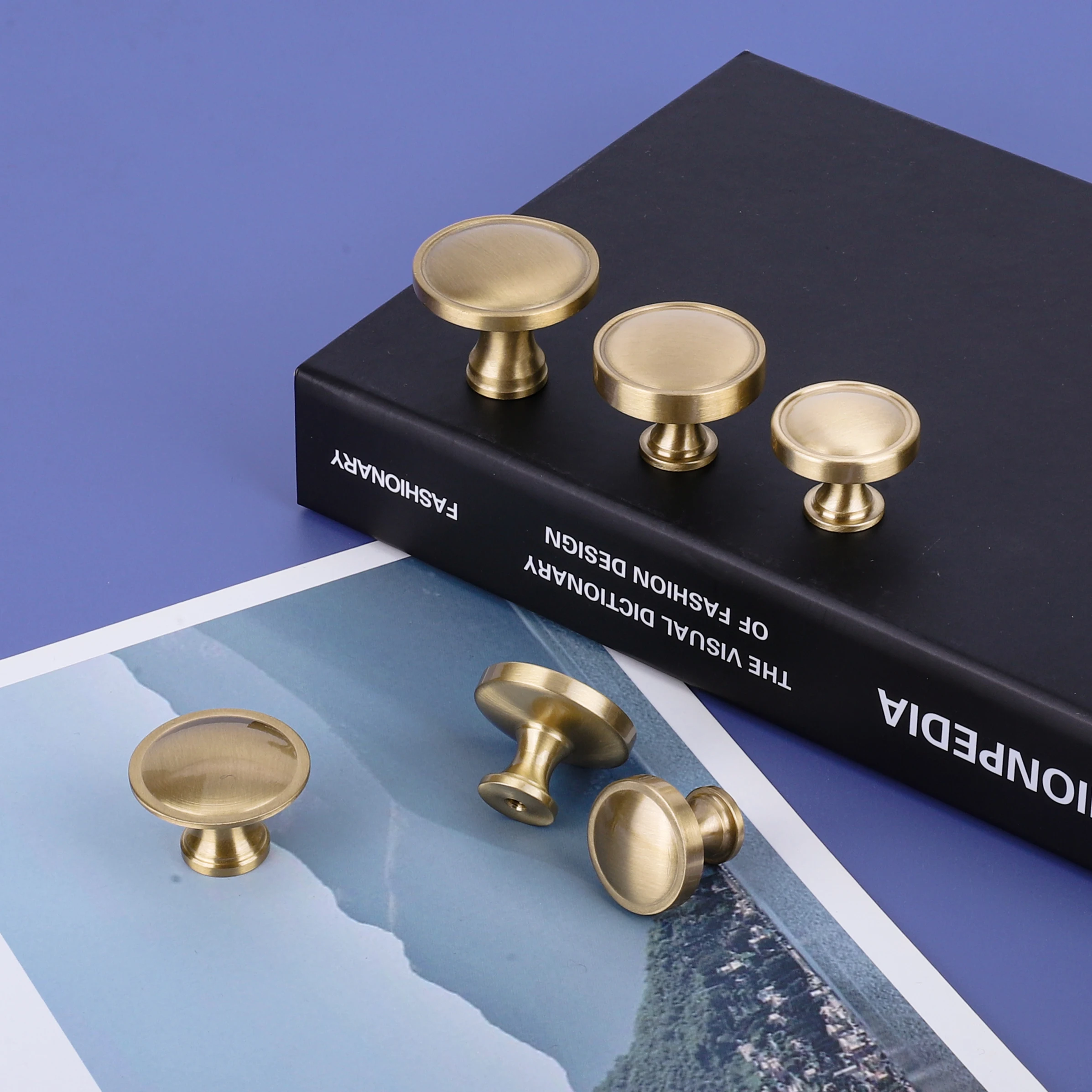 New Designer Luxurious Furniture Hardware Accessories Single Hole Kitchen Cabinet Brass Knobs And Pulls