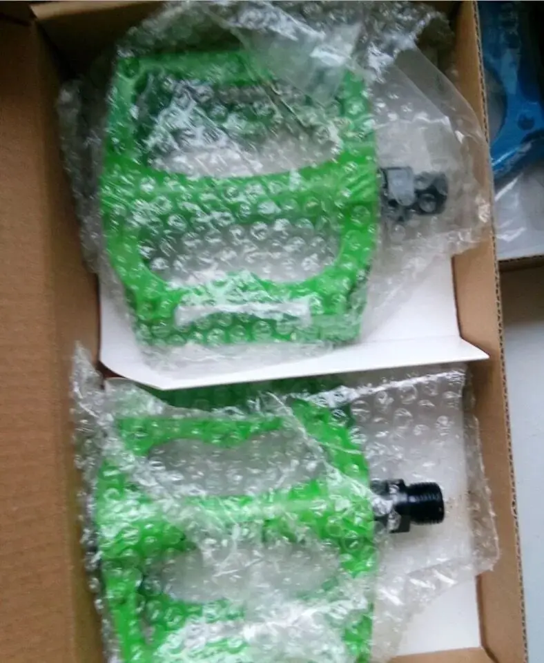 Aluminum alloy pedals mountain bike pedals foot pegs color plus boxed